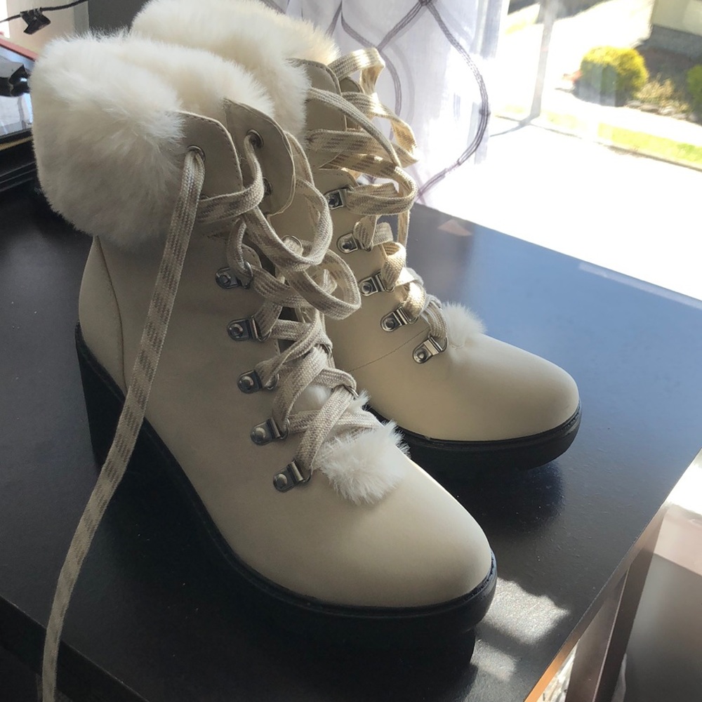 Esprit white booties with faux fur
